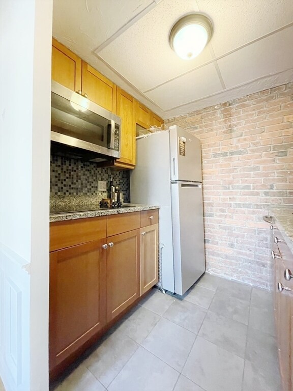 Building Photo - 5 Grove St