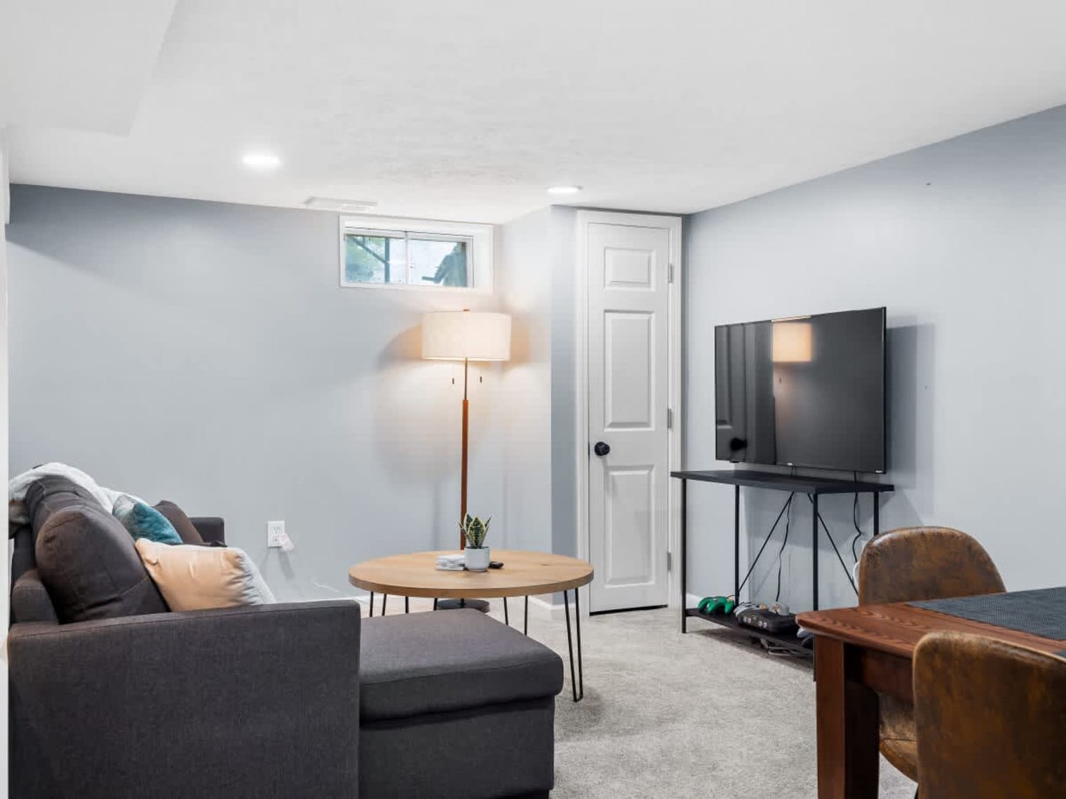 Building Photo - 1906 N Leavitt Rd