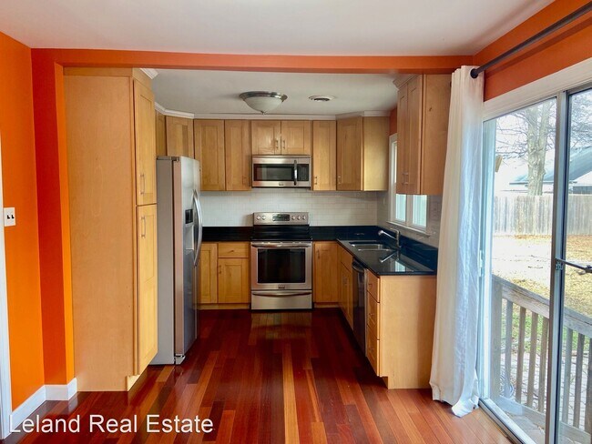 Building Photo - 4 br, 3 bath House - 1724 Sparrow Road