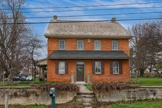 Building Photo - 2047 Jarvis Rd