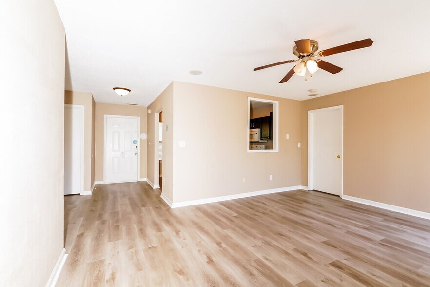 Building Photo - 7621 Blue Willow Dr