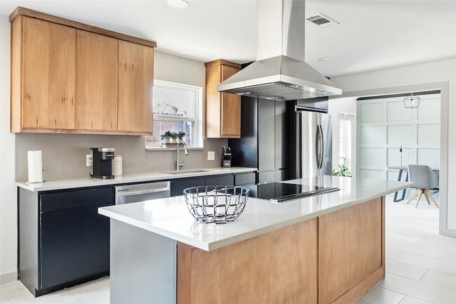 Building Photo - 2212 Parkhaven Dr