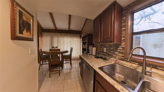 Building Photo - 209 Fairway Dr.