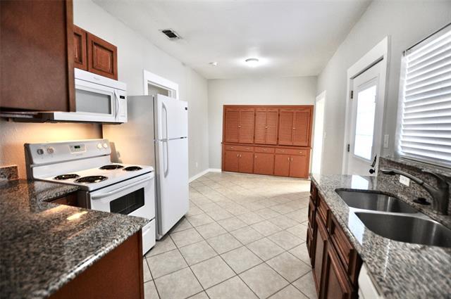 Building Photo - 814 W Ball St