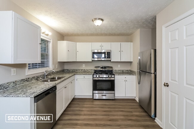 Building Photo - 400 N Hickory Ln