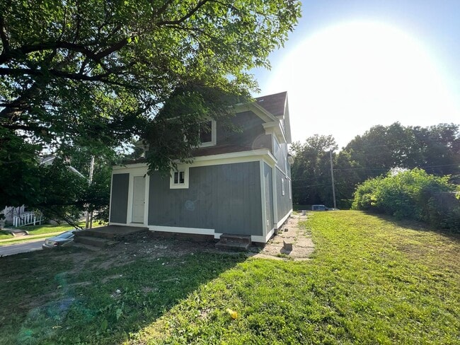 Building Photo - 2601 N 13th St