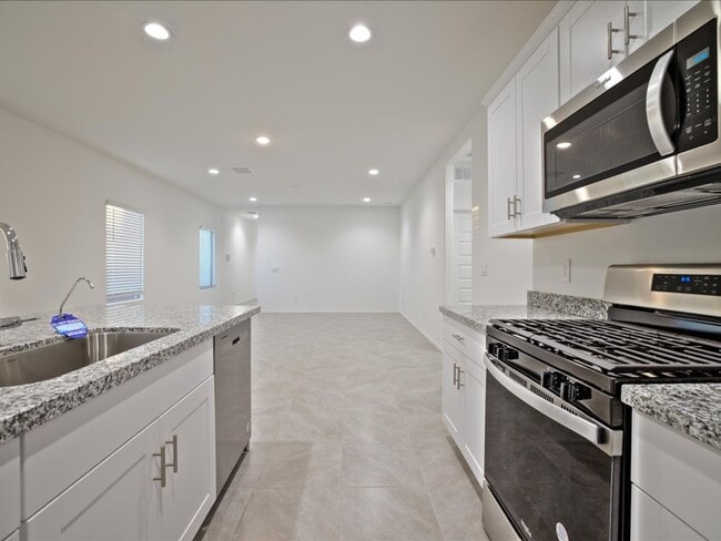 Building Photo - 3 Bedroom, 2 Bathroom