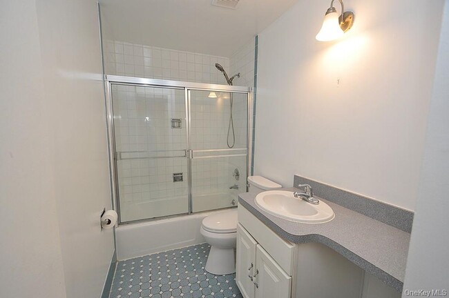 Building Photo - 407 Woodland Hills Rd