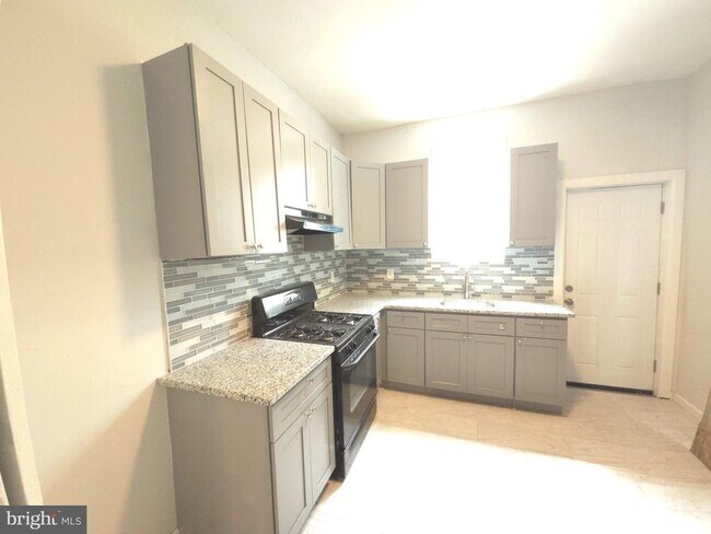 Building Photo - 54 Farson St