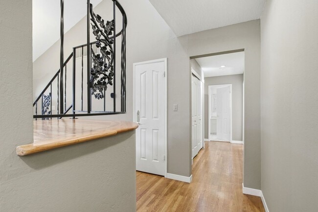 Building Photo - 6137 Banner Dr