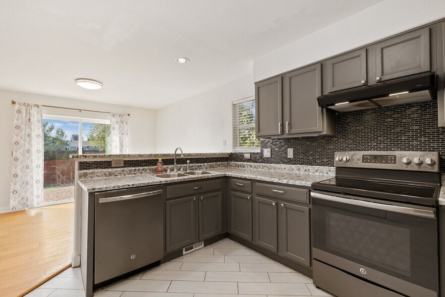 Building Photo - 8330 Dassel Dr