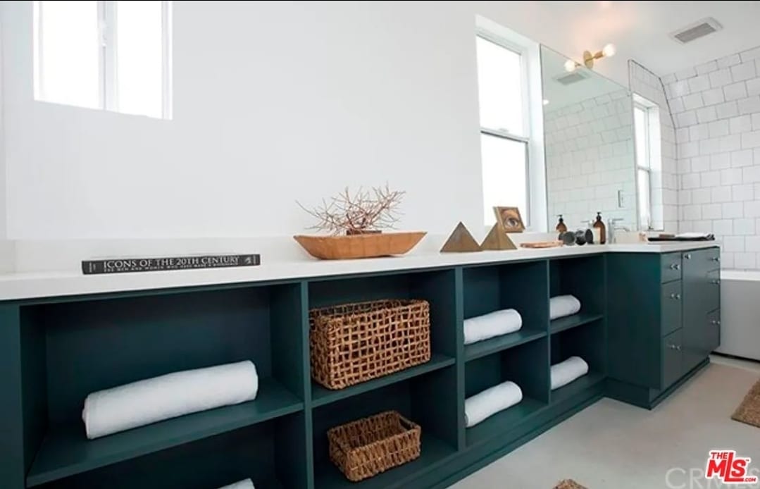 baster bath - 429 N Ave 51