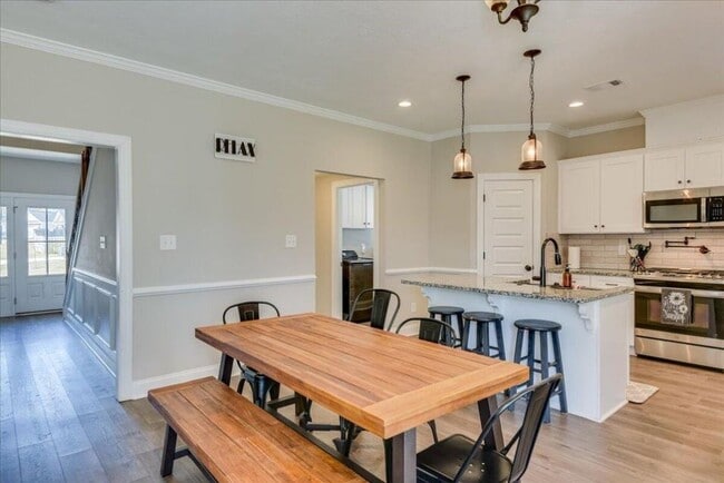 Building Photo - 3651 Kearsley St