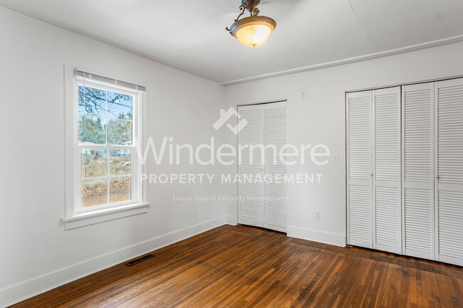 Building Photo - 10125 N Whitworth Dr