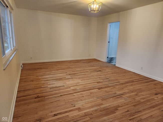 Building Photo - 9502 E 600 S