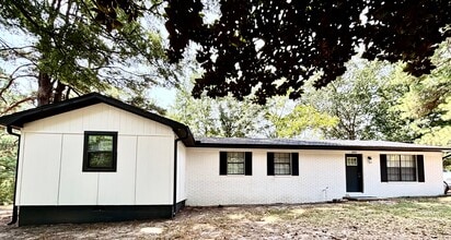 Building Photo - 2423 S Chatfield Rd