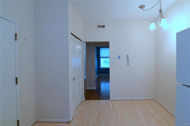 Building Photo - 5561 Waterman Blvd
