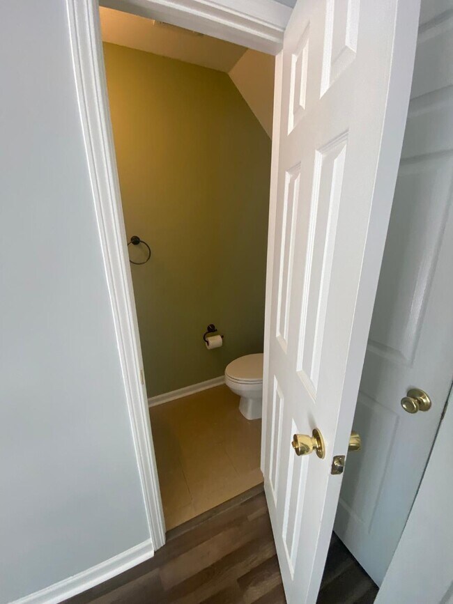 Social Bathroom - 10660 Holly Ridge Blvd