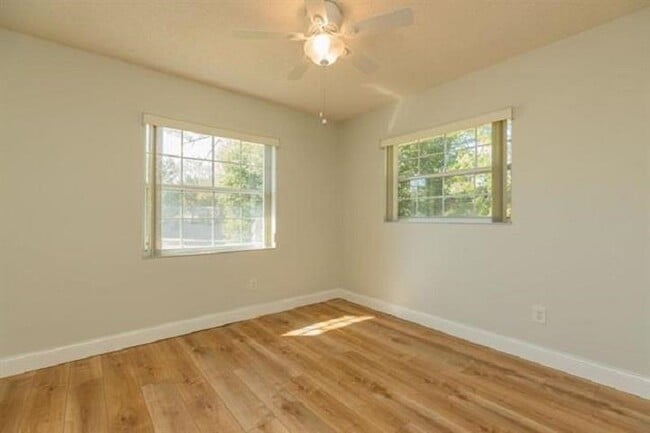 Building Photo - 901 Mariana Pl