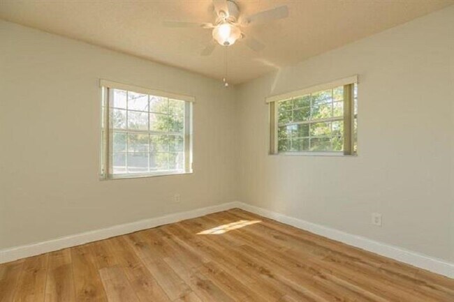 Building Photo - 901 Mariana Pl