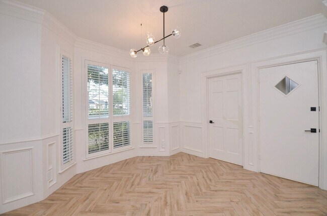 Building Photo - 9655 Longmont Dr