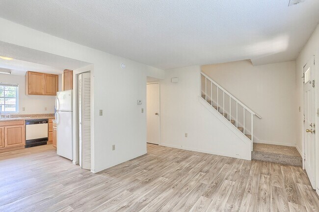 Building Photo - English Creek- Casa