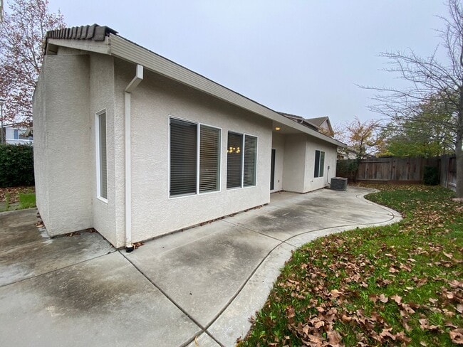 Building Photo - Cute Home in EGUSD