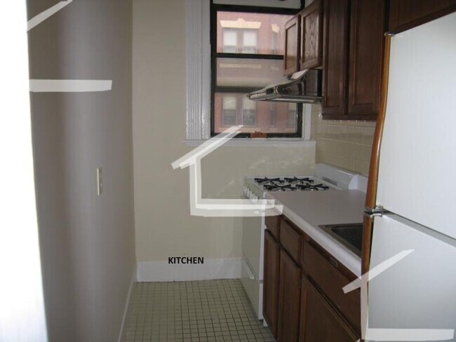Building Photo - 3Br/1Bth, Great location. Laundry in building