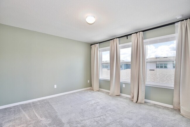 Building Photo - Beautiful 3/2.5 Modern Townhome with a Pri...