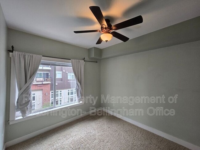 Building Photo - 1015 Railroad Ave