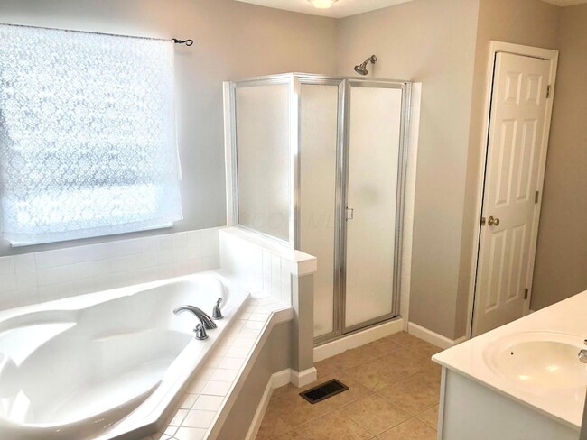 Building Photo - 2916 Abbey Knoll Dr