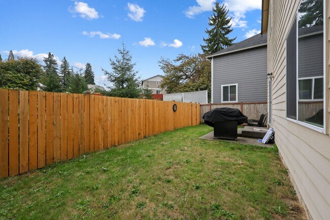 Building Photo - Well maintained 4 bedroom 2.5 bath home in Olympia School District.