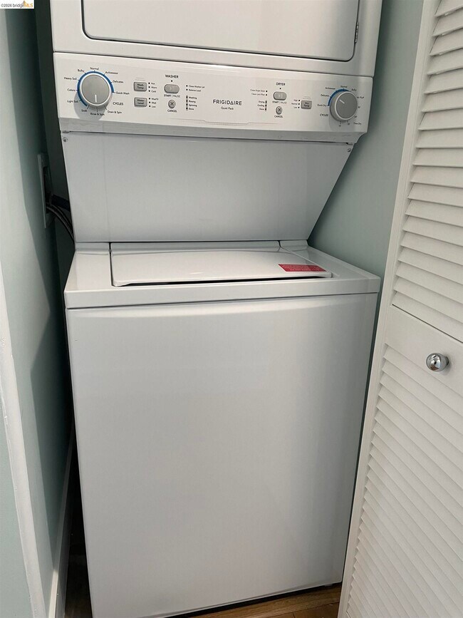 Building Photo - 311 Oak St