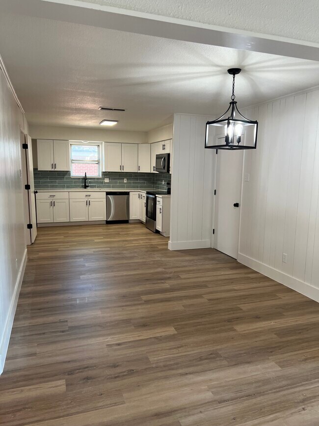 Building Photo - 3302 Canton St