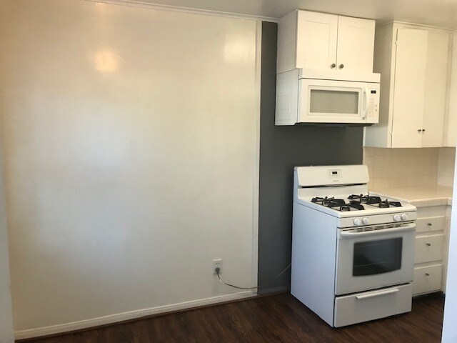 Building Photo - 3353 Primera Ave