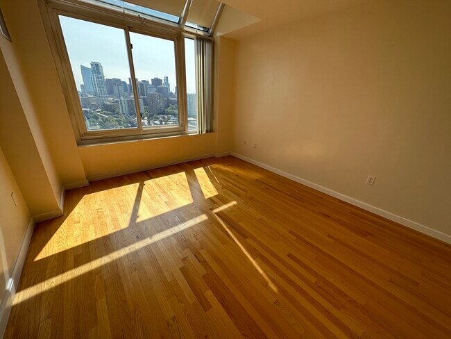 Building Photo - 8 Museum Way