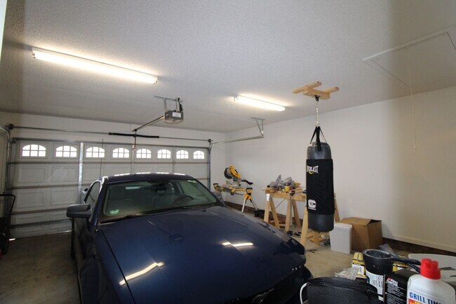 Building Photo - Popular Linwood Plantation - 3/2, huge fen...