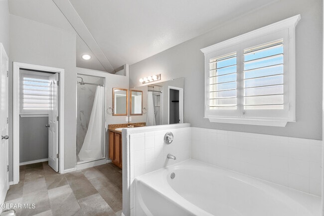 Building Photo - 1450 Senda Del Sol Ln