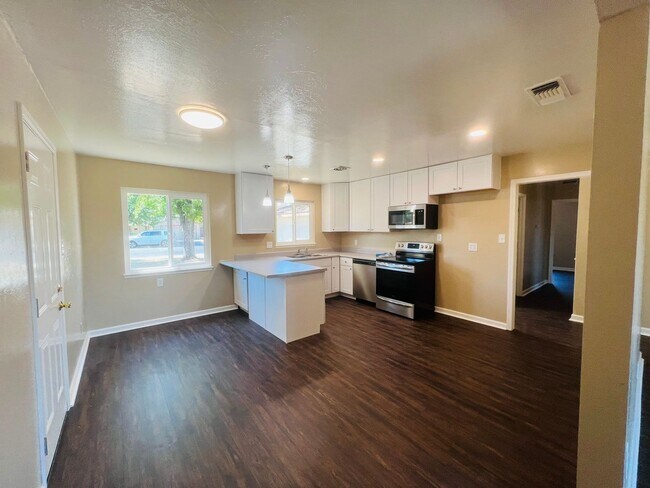 Building Photo - 8893 Kelsey Dr