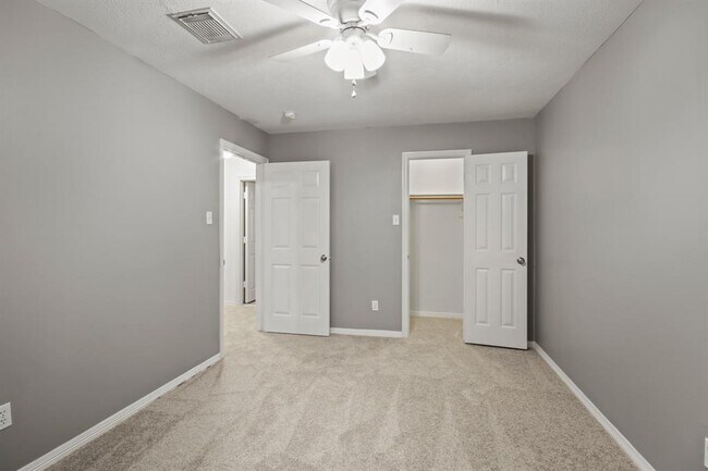 Building Photo - 2902 Maple Bend Dr