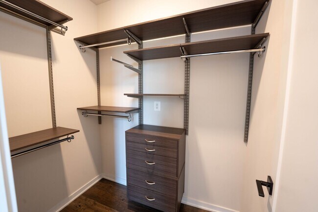 Building Photo - Luxury Reston Rental