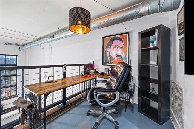 Building Photo - Urban Loft Condo Featuring Stunning Views & Rooftop Entertaining