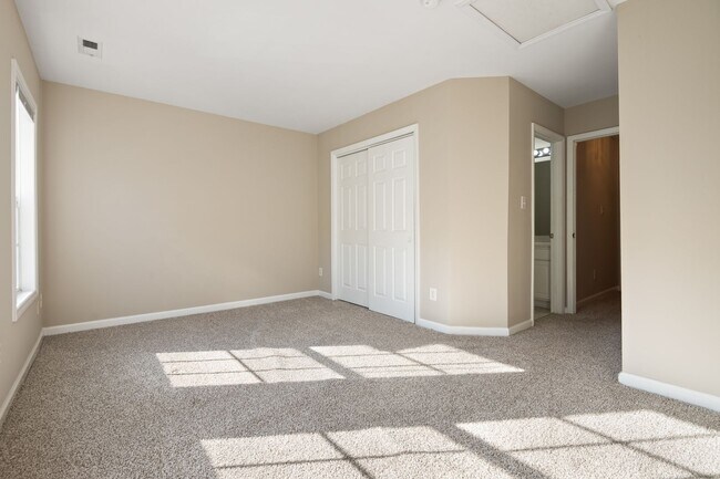 Building Photo - Delta Ridge Darling!  Available Now!  3BR Plus Den!