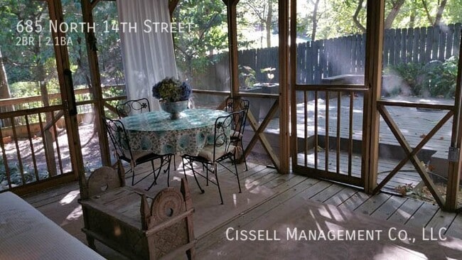 Building Photo - 685 N 14th St