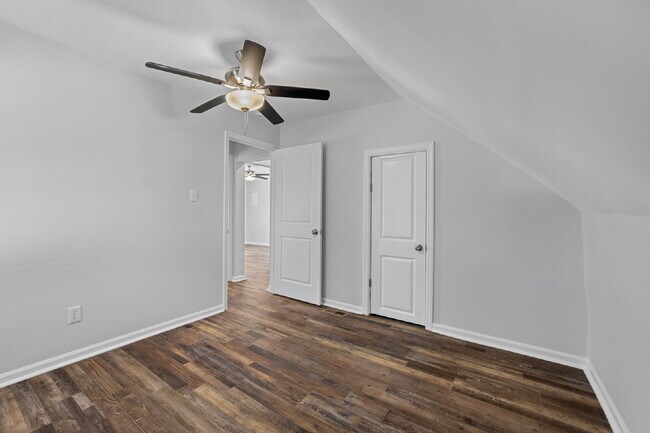 Building Photo - Carriage house in Twickingham