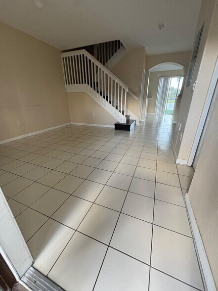 Building Photo - 2755 SE 15th Rd