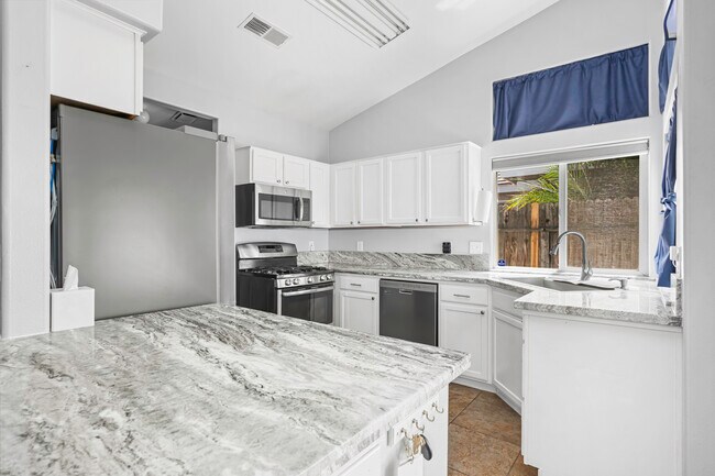 Building Photo - 5001 Rogue Water Ct