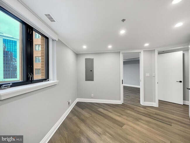 Building Photo - 4801 Hampden Ln