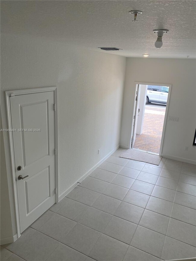 Building Photo - 247 SW 159th Dr