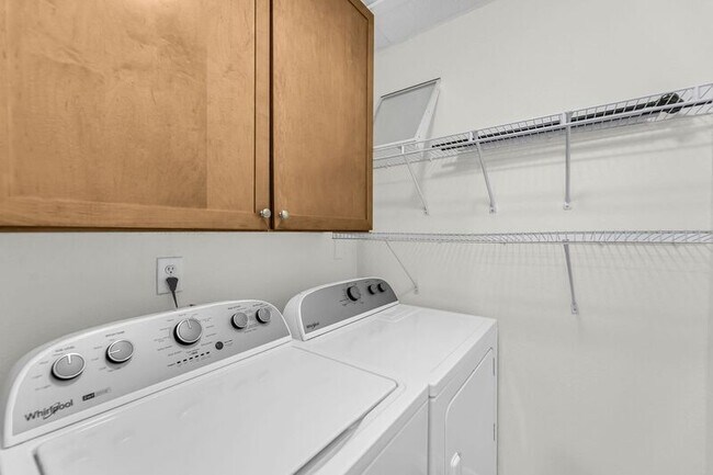 Building Photo - 266 Alexandra Dr
